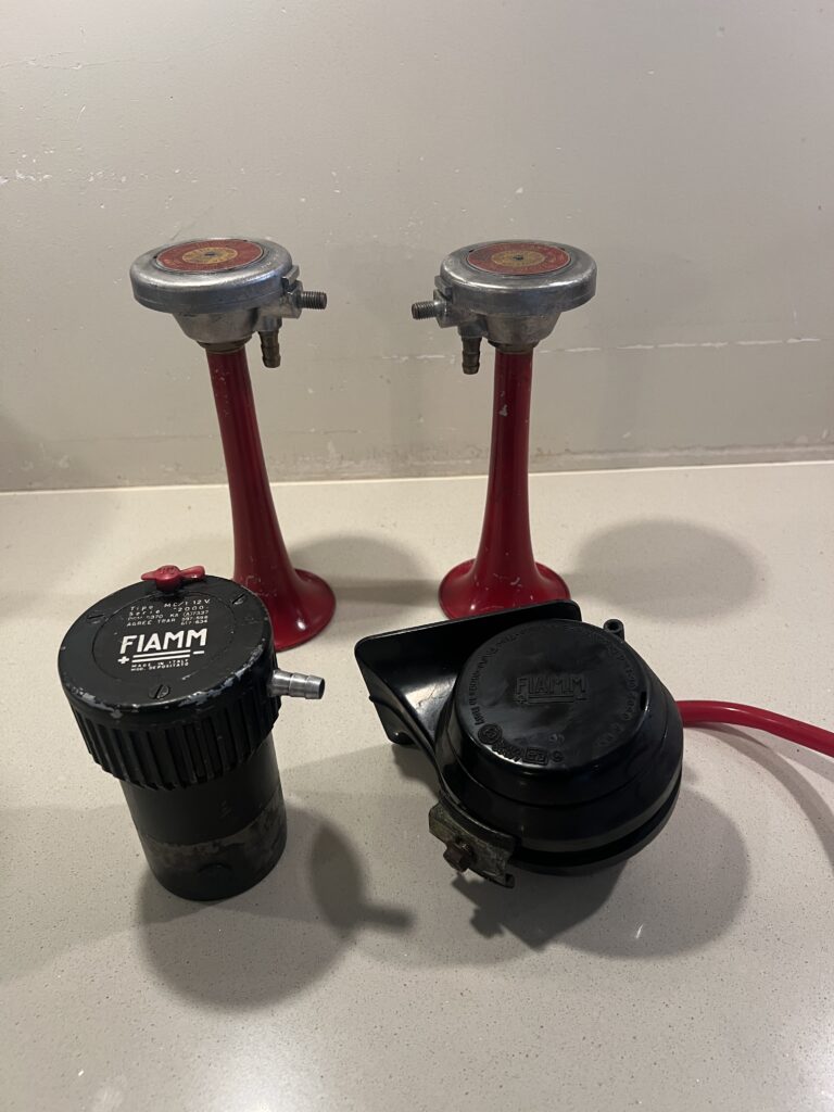 TROMPE KLAXON FIAMM PIECE ORIGINALE D&rsquo;EPOQUE 3 TONS