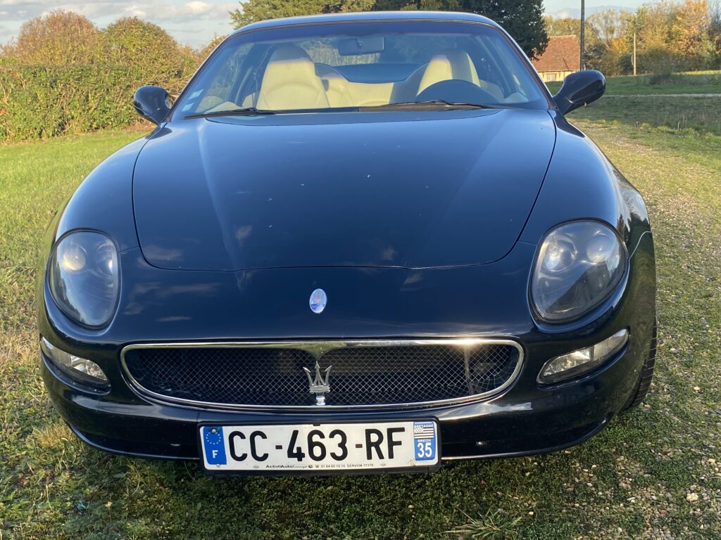 Belle Masérati avec moteur Ferrari